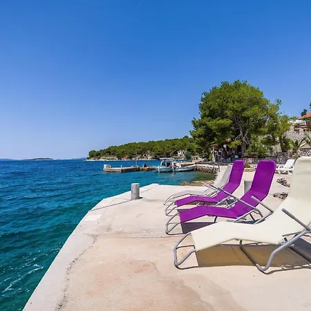 Secluded Fisherman's Lavdara, Dugi Otok - 396 Holiday home Sali